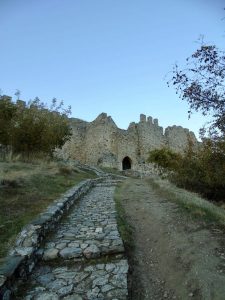 Κάστρο_Πλαταμώνα,_μονοπάτι